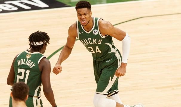 体育资讯-背靠背40+10比肩奥尼尔，别对字母的优秀视而不见