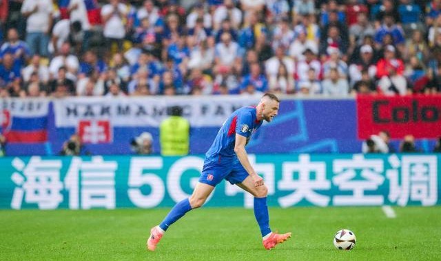 开云投注-王勤伯：踢了半场古代足球后，乌克兰拯救了自己