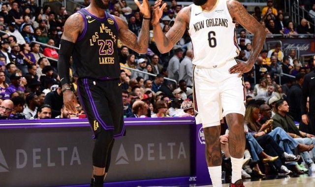 开云体育投注-东契奇27+10+7失误，詹皇21分里夫斯前8投0中，湖人送鹈鹕11连败