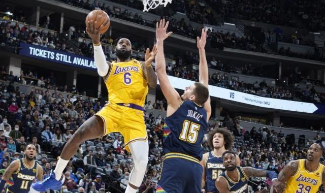 在线体育-惨败掘金37分生涯第二糟！詹姆斯赛后选择沉默以对