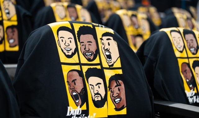 开云博彩-【现场】焦点战摧毁灰熊 勇士主场收获最好圣诞礼物