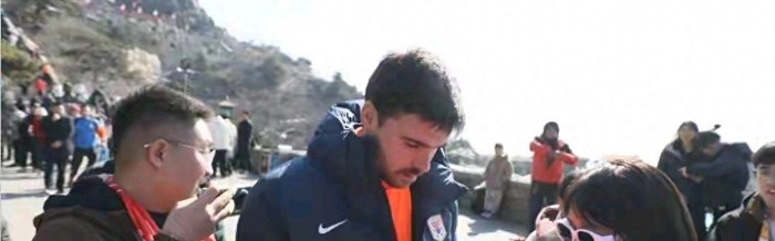 开云投注-泰山不登了，球迷炸锅！25年传统说停就停，到底谁在怕？|山东泰山|球队|俱乐部|职业|训练_新浪体育_新浪新闻