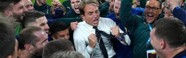 全球搏彩平台-意大利无牌可打点球幸运晋级 曼奇尼遇到麻烦了！