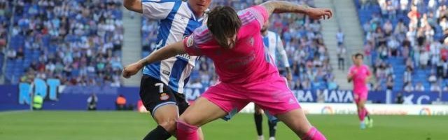 赛事直播-全队最低分！武磊半场仅触球11次再失证明机会